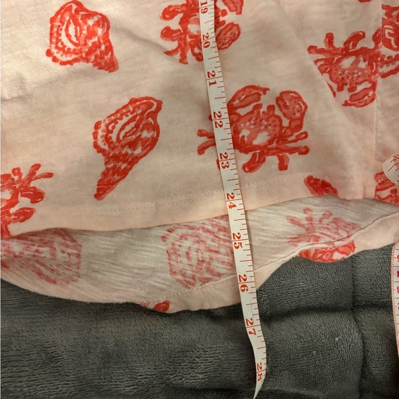 Pink Graphic T-Shirt with Red Crab Pattern - Picture 5 of 8